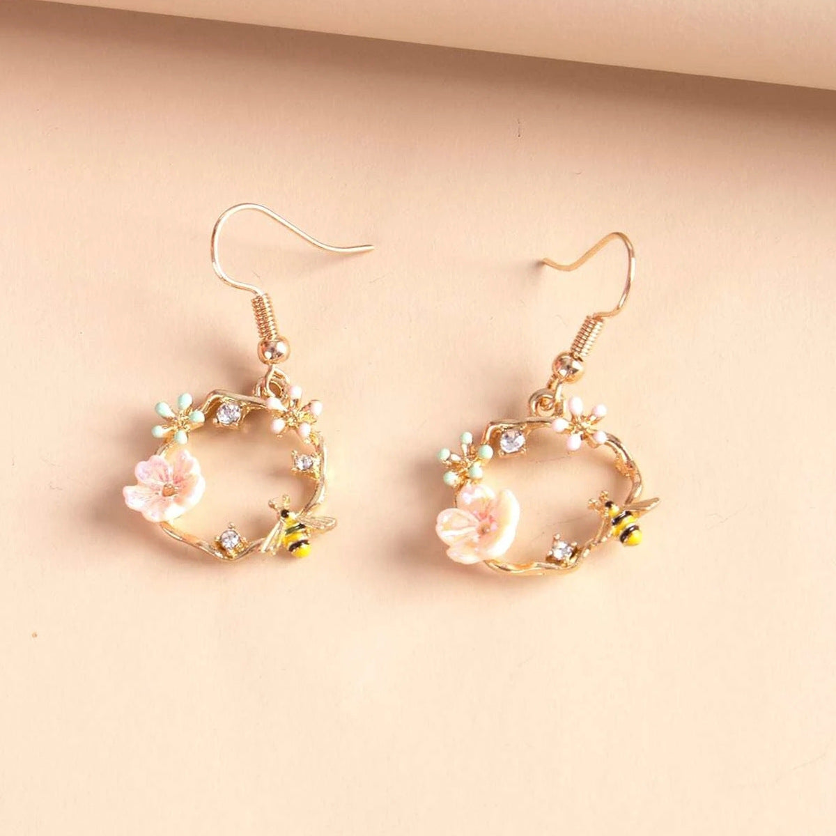 Dongda Super Fairy Quality Silvery Needle Bee Garland Shell Flower Stud Earrings