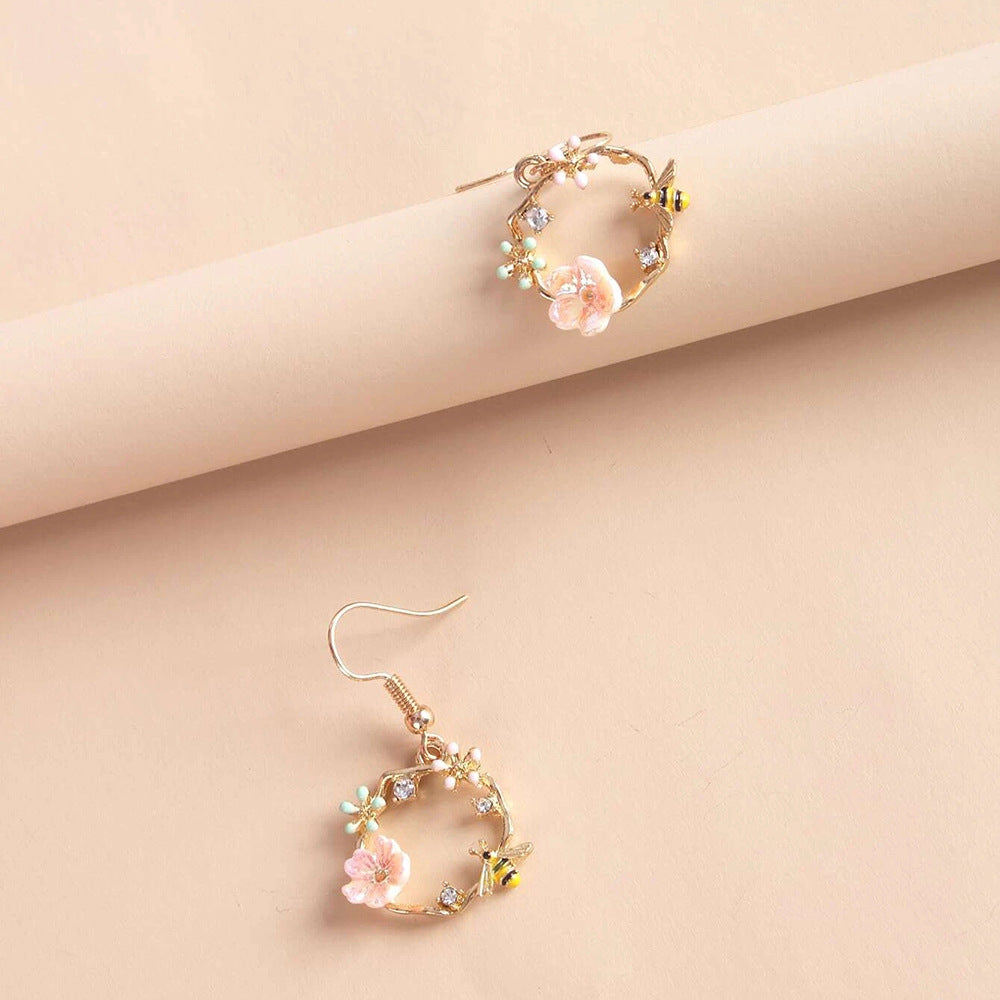 Dongda Super Fairy Quality Silvery Needle Bee Garland Shell Flower Stud Earrings