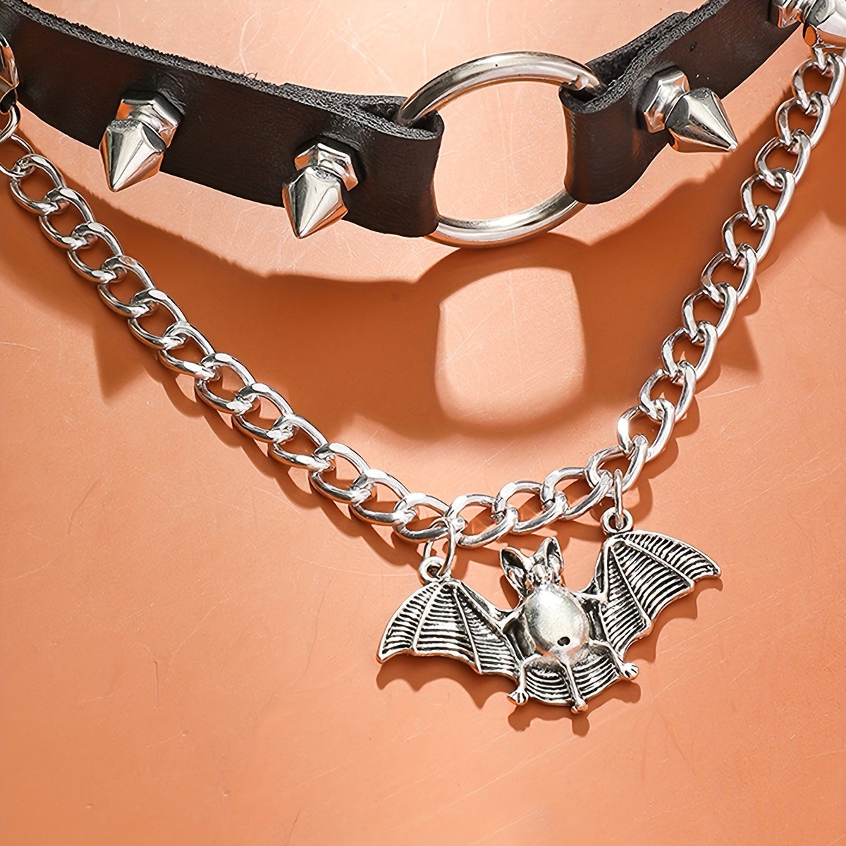 Gothic Punk Style PU Leather Rivet Choker with Bat Pendant, Halloween Costume Accessory for Women, Retro Sweet Cool Chain Necklace, Harajuku Fashion, Halloween Party Supplies