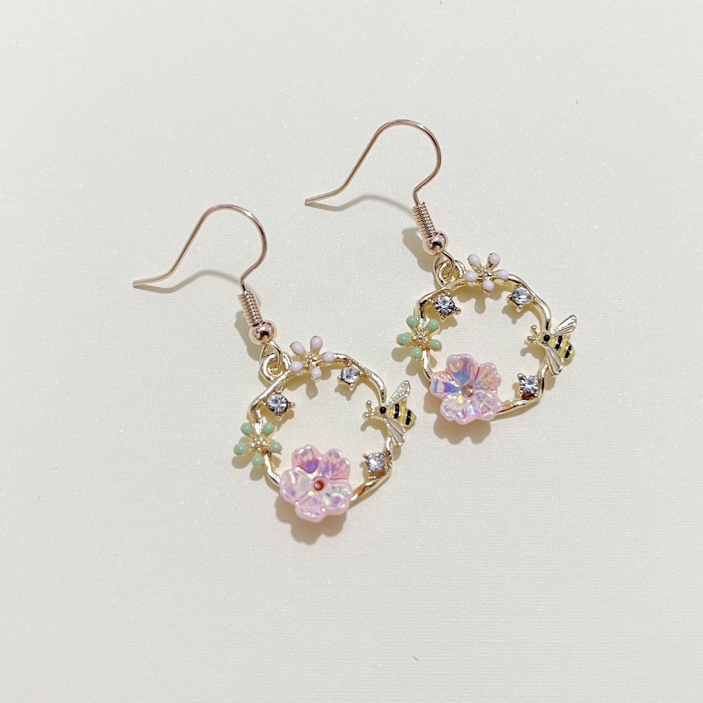 Dongda Super Fairy Quality Silvery Needle Bee Garland Shell Flower Stud Earrings