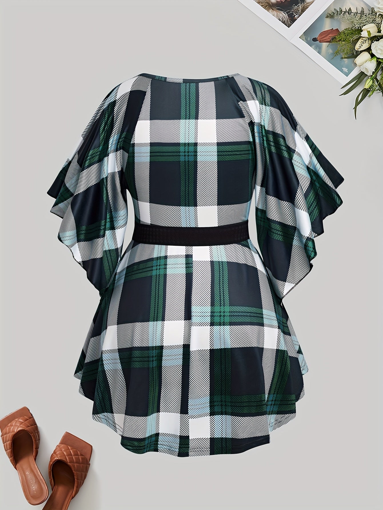 [Plus Size T-Shirt] Valentine's Day Plus Size Women's T-Shirt | Metallic Heart Design, Casual Print, Pleated Short Sleeve & Waist Belt | Perfect for Spring/Summer