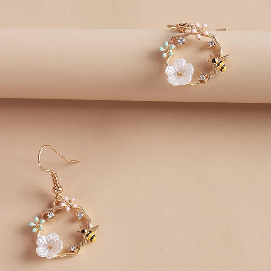 Dongda Super Fairy Quality Silvery Needle Bee Garland Shell Flower Stud Earrings