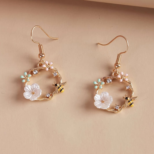 Dongda Super Fairy Quality Silvery Needle Bee Garland Shell Flower Stud Earrings