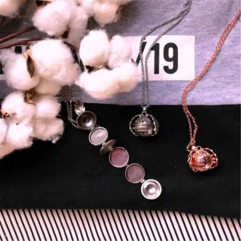 Heartfelt Memories Photo Locket Necklace with Angel Wings - A Meaningful Gift for Cherished Moments - Pedlar's Attic