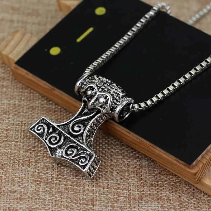 Norse Viking Odin's Runes Necklace Vegvisir Symbol