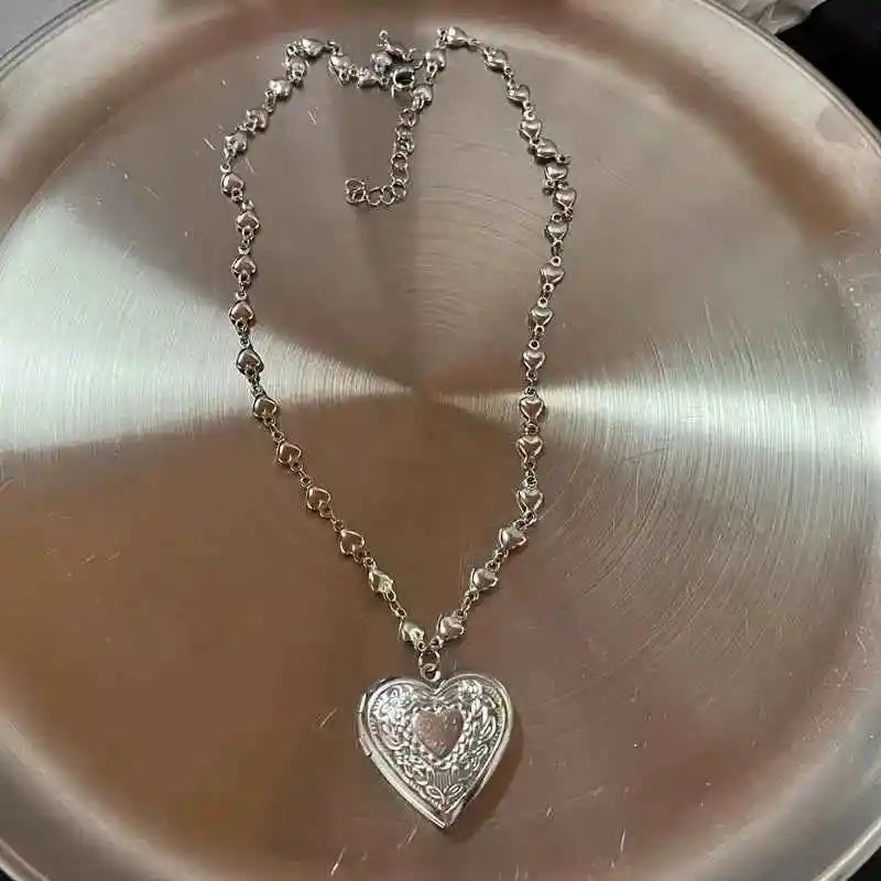 Gothic Heart-Shaped Pendant Necklace - Pedlar's Attic