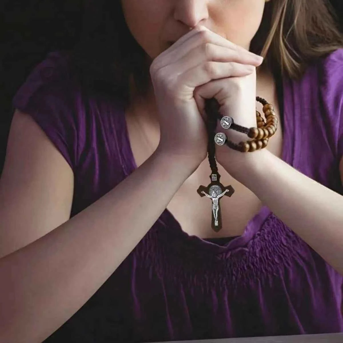 1 Piece/Set Of Wooden Rose Bead Necklace Wooden Saint Benedict Medal and Catholic Cross Religious Prayer Chapel Handmade