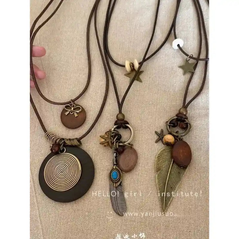 asian Style Feather Necklace - Pedlar's Attic