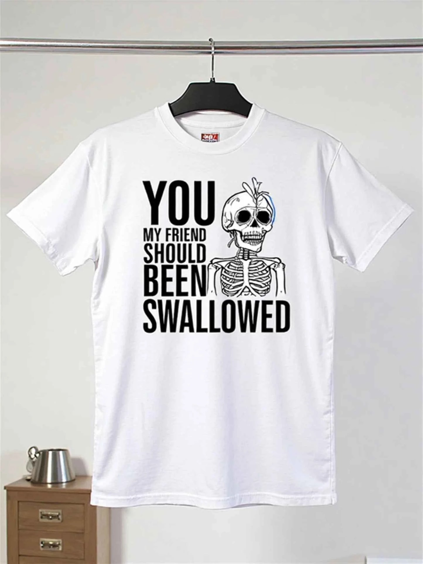 Men's Graphic T-Shirt with a Skull That Makes You Laugh and a Text Saying You Should Be Swallowed by a Friend, White T-Shirt with Black Letters, Soft Everyday Casual Shirt Suitable for Halloween, Parties, Casual Wear, Regular