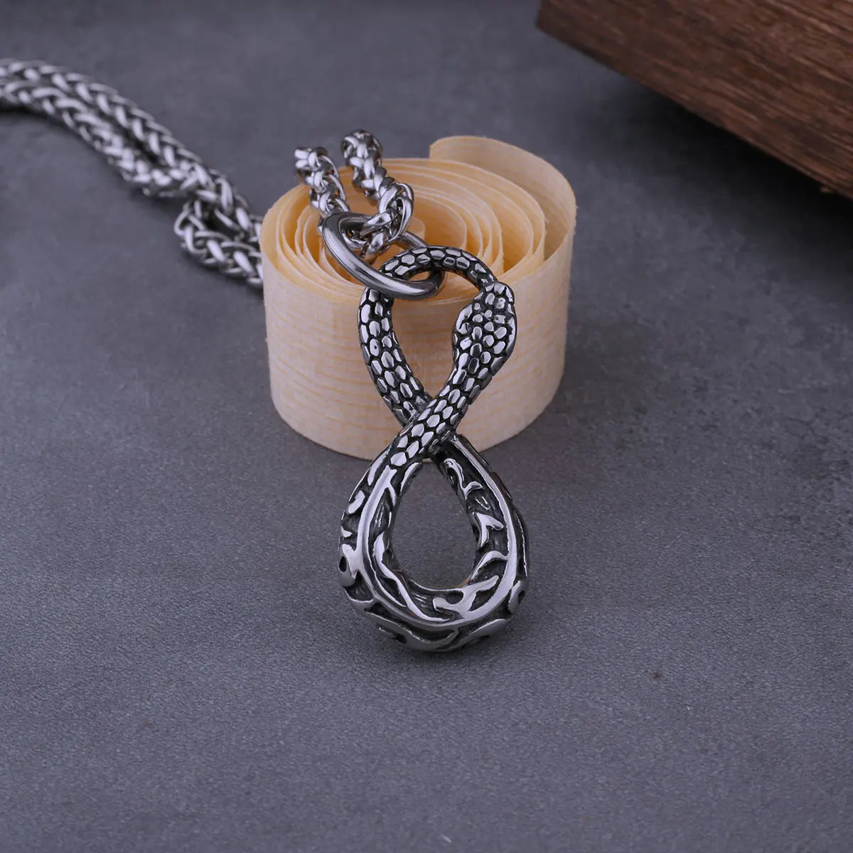 316L Stainless Steel Snake Necklace Men's High-end Personality Number Eight Modeling Retro Cool Punk Rock Pendant Gift Box