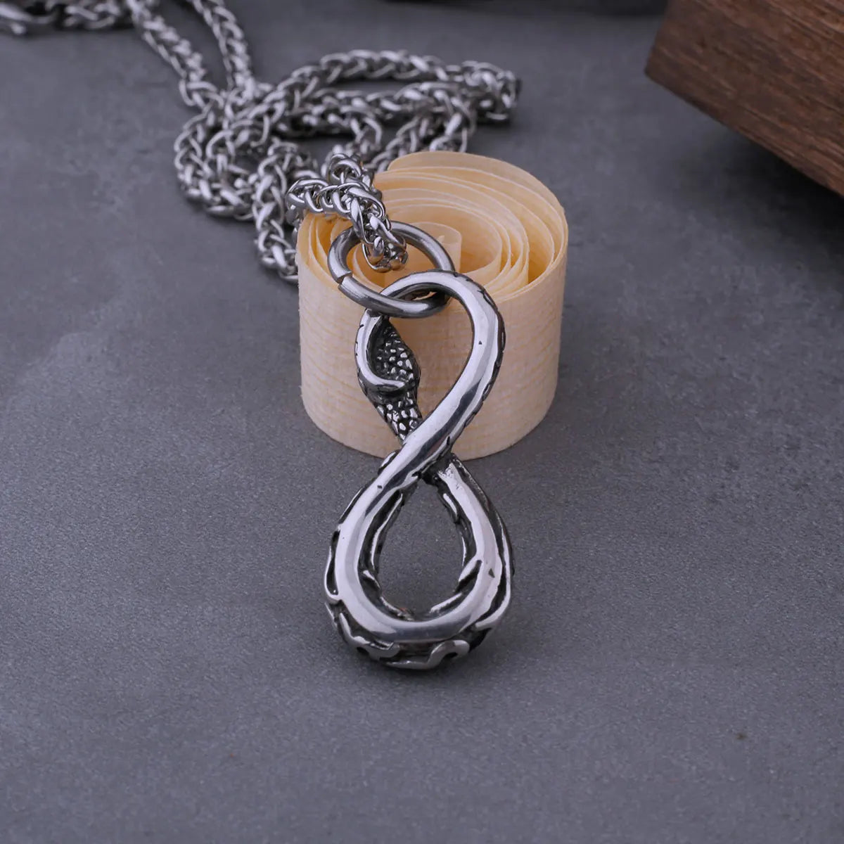 316L Stainless Steel Snake Necklace Men's High-end Personality Number Eight Modeling Retro Cool Punk Rock Pendant Gift Box