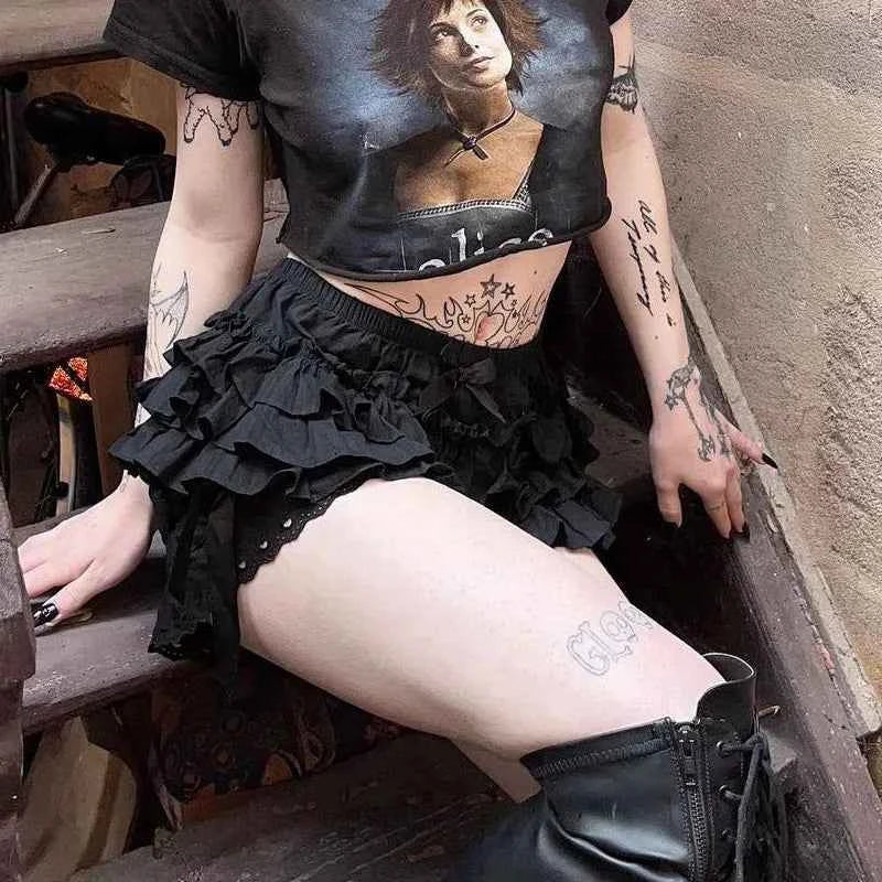 Gothic Lolita Lace Bloomers - Black Aesthetic Ruffle Shorts with Bow for Y2K E-girl Kawaii Style - Pedlar's Attic