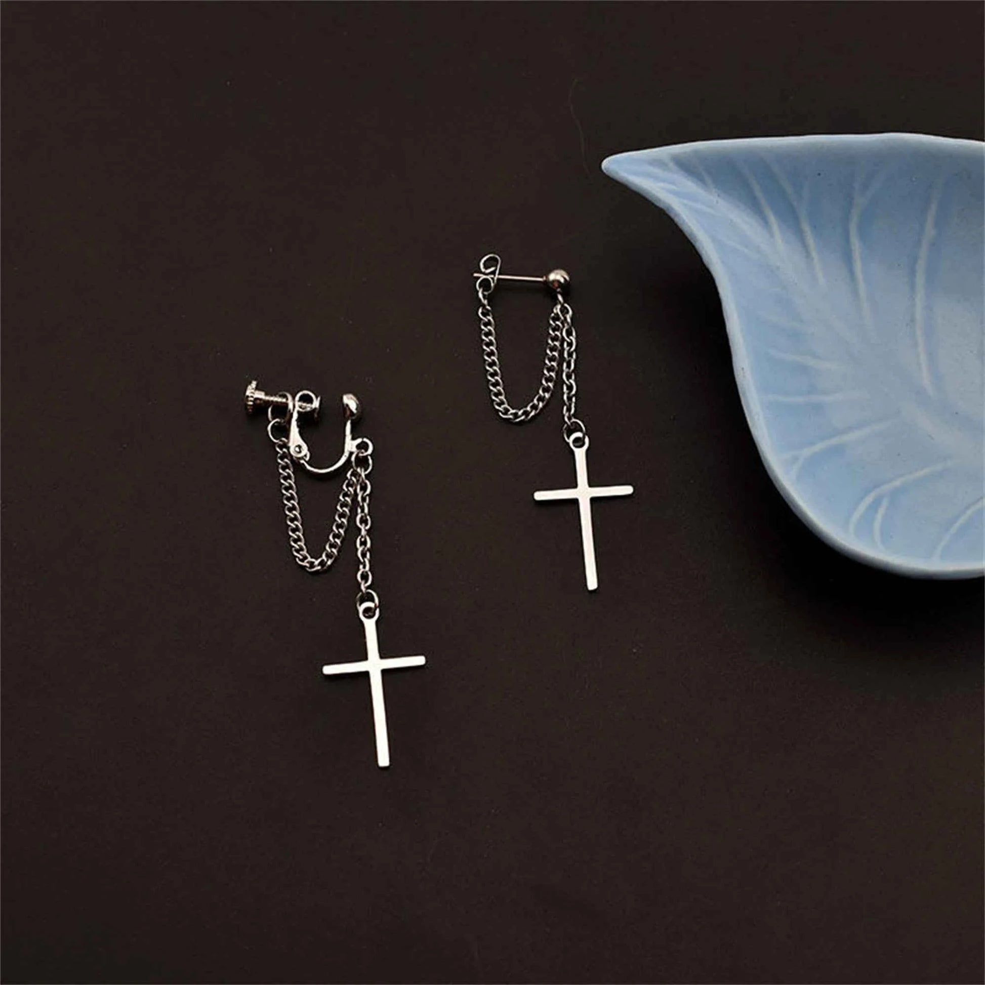 Gothic Cross Chain Ear Cuffs No Piercing Clip On Earrings for Women Men Punk Rock Gothic Jewelry Streetwear Accessories Gothic P