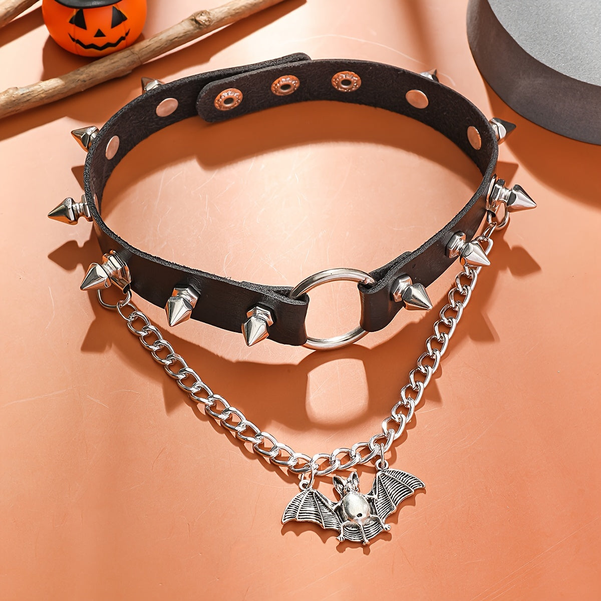 Gothic Punk Style PU Leather Rivet Choker with Bat Pendant, Halloween Costume Accessory for Women, Retro Sweet Cool Chain Necklace, Harajuku Fashion, Halloween Party Supplies