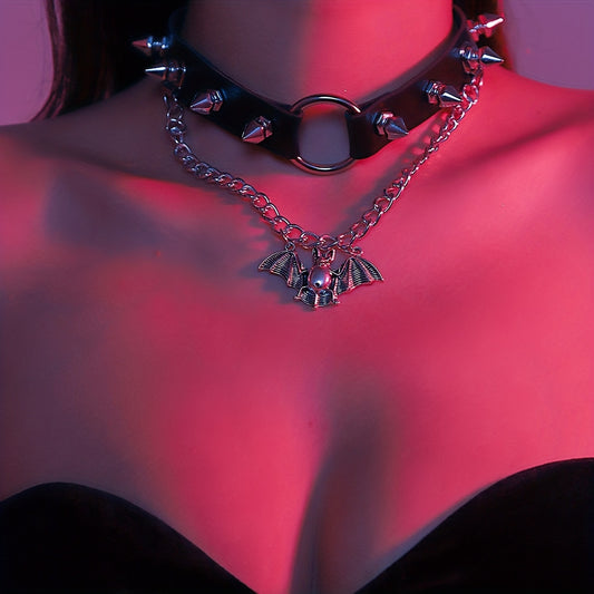 Gothic Punk Style PU Leather Rivet Choker with Bat Pendant, Halloween Costume Accessory for Women, Retro Sweet Cool Chain Necklace, Harajuku Fashion, Halloween Party Supplies