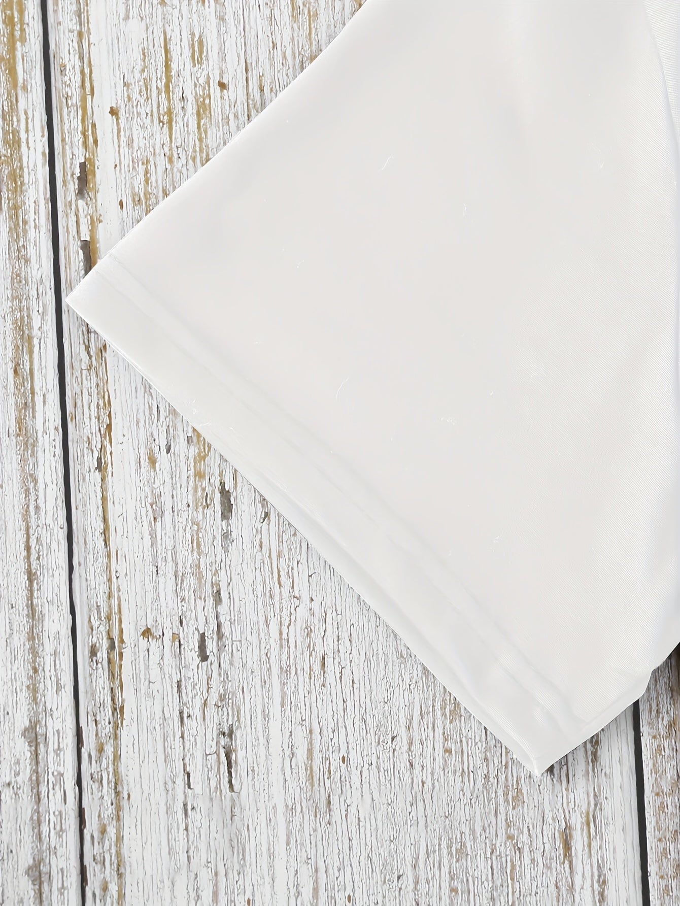 Women'S T-shirt, With Its Simple Yet Refined Design, Is Crafted From Soft And Comfortable Fabric, Creating A Versatile Style That Perfectly Embodies A Woman'S Elegant Demeanor And Youthful Vitality.
