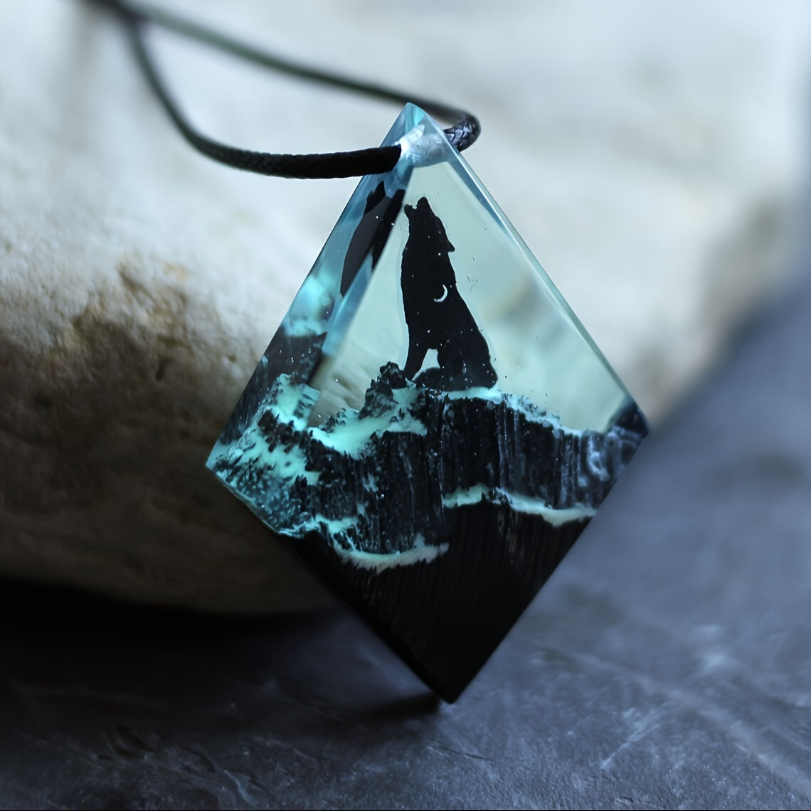 1pcs Unique Handcrafted Resin Wolf Snow Mountain Landscape Pendant Necklace - Exquisite Personalized Gift for Nature Lovers and Outdoor Enthusiasts - Durable, Water-Resistant, and Hypoallergenic Jewelry